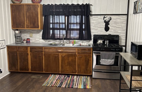 Lowder House | Cozy little house in town with country view on backdeck.