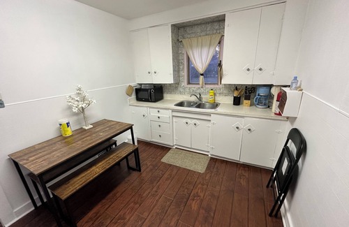 Vulcan House | Cozy little house with huge yard