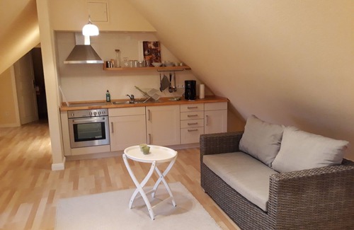 Modlich Apartment | Cozy living under thatch