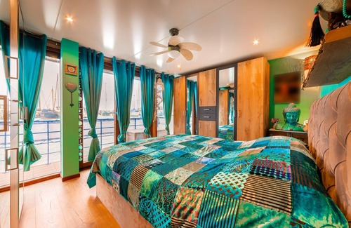 Zeewolde Cabin | Cozy Lodge Retreat Close to Amsterdam on the Vecht