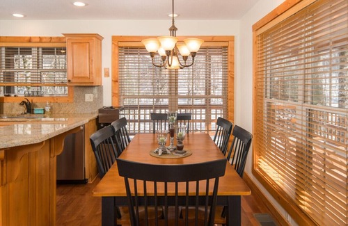 Charter Hills Cabin | Cozy Log Cabin, Deck & Fireplace, A/C, Grill