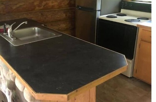 Hurley House | Cozy Log Cabin, Private but Close to Town