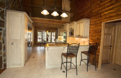 Canton Cabin | Cozy Log Cabin