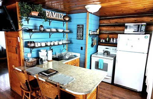 Pinetop Cabin | Cozy, Log Cabin, 1 Acre, Large Deck, Rustic, Quiet