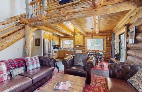 Oregon Water Wonderland Cabin | Cozy log cabin with wrap-around porch, Hot tub Loft space, Washer & Dryer