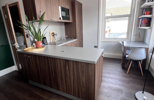 Coppetts Apartment | Cozy London Apartment with Great Location