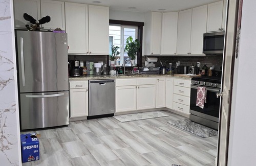 Holly House | Cozy, lovely, and Charming 4-bedroom building in Everett with WiFi access