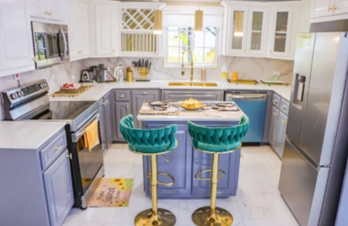Green Island House | Cozy Luxury Hideaway With Free Wifi,Parking,Swimming Pool&Jacuzzi Near Negril 3b