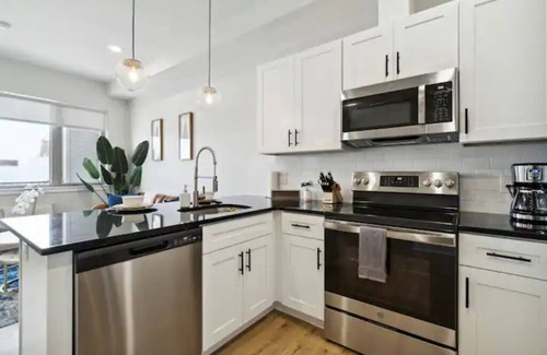Norris Square Apartment | Cozy Luxury 1 Bedroom with Private Patio
