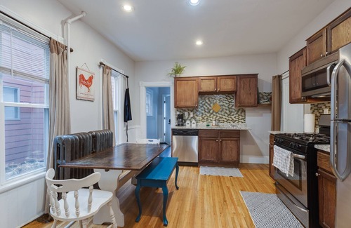 Powderhorn House | Cozy Lyn-Lake Escape – Walkable, Welcoming & Well-Located