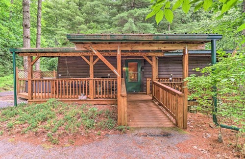 Maggie Valley House | Cozy Maggie Valley Cabin with Deck and Private Hot Tub