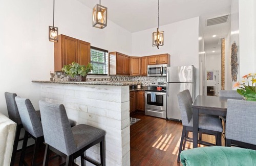 Tulane - Gravier House | Cozy Mid-City Cottage | Outdoor Patio w/Backyard