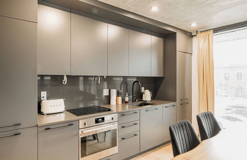 Griffintown Apartment | Cozy & Modern 2BR Condo w/Pool & Terrace | Prime Griffintown Location