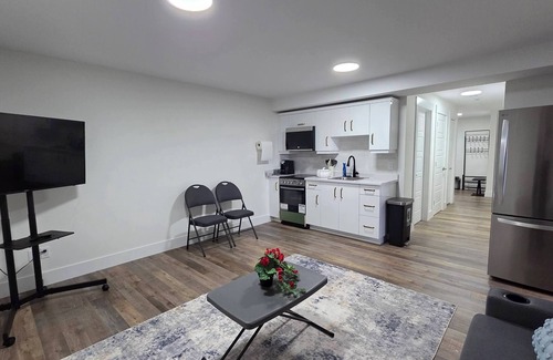 Riverview House | Cozy Modern Basement Suite in Riverview