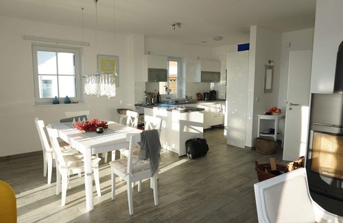 Trent Villa | Cozy, modern, child-friendly vacation home with large garden