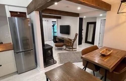 Pefferlaw Cottage | Cozy Modern Cottage Steps From The Wate