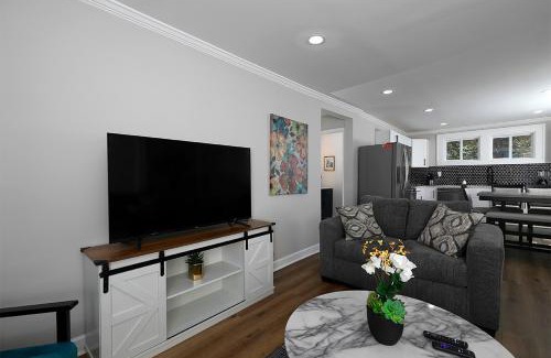 Atlanta House | Cozy Modern Home in Atlanta