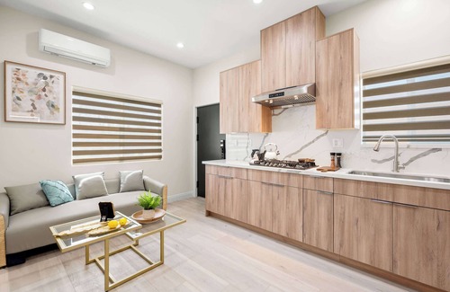 Mount Wilson House | Cozy Modern Home w Full Kitchen Parking
