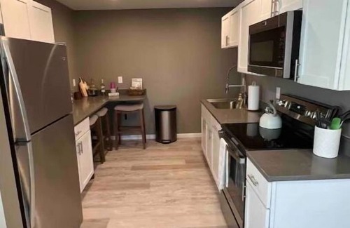 Cedar Rapids House | Cozy Modern Home with two stall Garage Wi-Fi