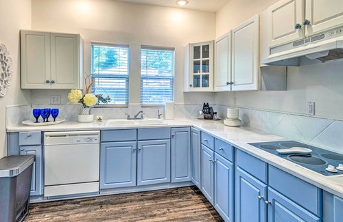 Meridian-Kessler House | Cozy + Modern Indy House ~ 5 Mi to Downtown!