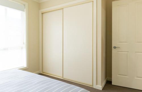 Youngtown Apartment | Cozy Modern Private Stay in Launceston
