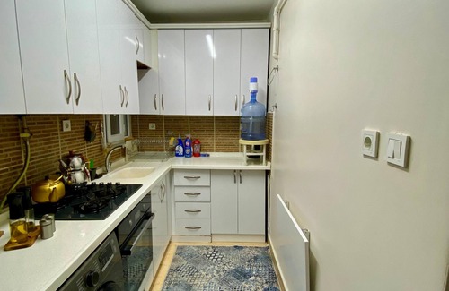 Fatih House | Cozy & Modern Room in Fatih . " Steps to Transportation "nJust for men