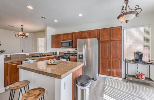 North Las Vegas House | Cozy, Modern Vegas 5-bed Retreat!