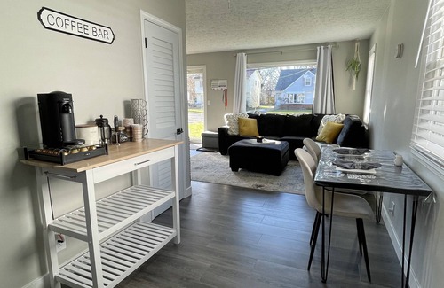 Eastlake Cottage | Cozy Mosaic Cottage minutes from Lake Erie!