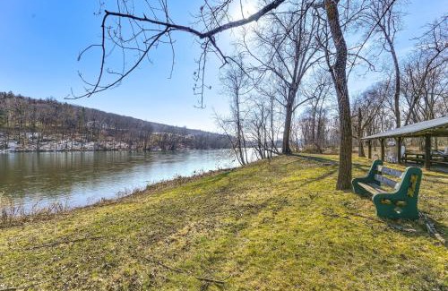 Mount Union House | Cozy Mount Union Cabin with Fire Pit and River Access