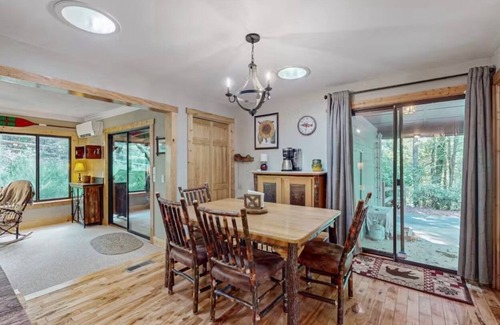 Newland House | Cozy mountain cabin close to Linville, Grandfather Mountain & Boone