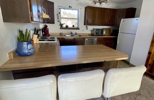 Kittredge House | Cozy Mountain Home Close To Hiking, Ski &Red Rocks