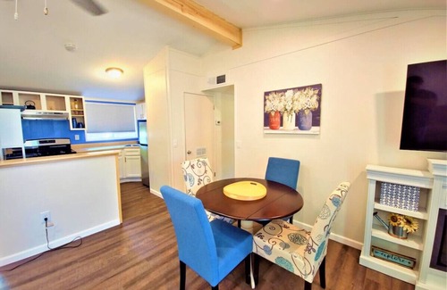 Swiss Manor House | Cozy Mountain Retreat w/Views! KING Bed! Pvt Yard