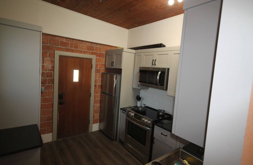 Monte Vista House | Cozy Mountain Town Bunkhouse - fish, ski, hunt & explore the nearby San Juan Mts