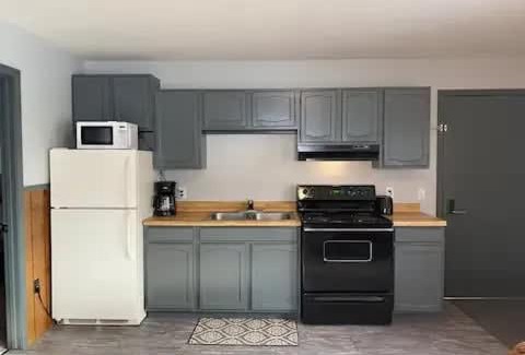 Bessemer House | Cozy Mountain View Condo at Powderhorn Mountain