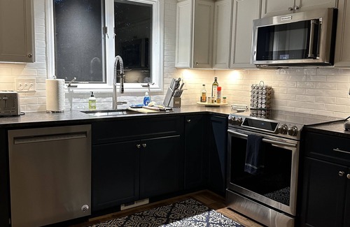 Royal Pines House | Cozy Mtn Home, Near Biltmore; 5 Star Views. Fab Provisions/Decor