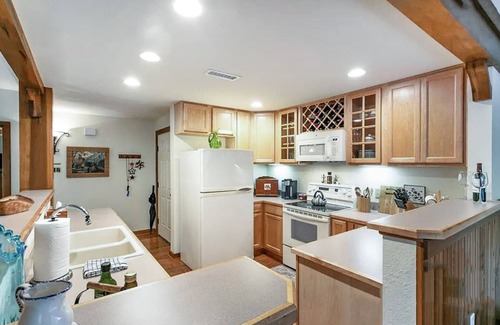 Mountain Air Condo | Cozy Mtn Retreat w/Hiking & Views - Pet Friendly!