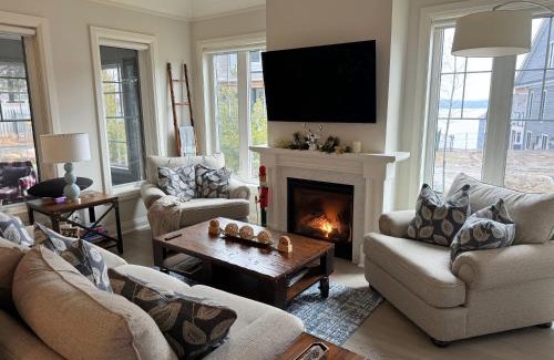 Minett Ski Chalet | Cozy Muskoka 4-bedroom cottage on Lake Rosseau