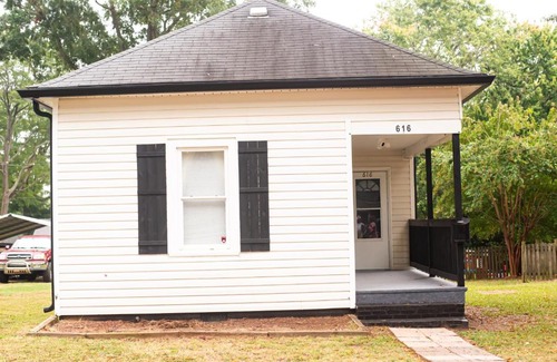 Kannapolis House | Cozy Nest Cottage