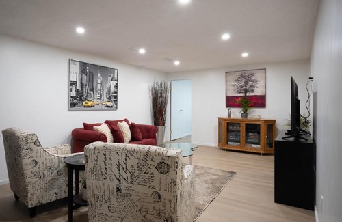 Leduc Apartment | Cozy nestled