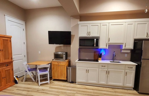 Mexico Beach Apartment | Cozy New Studio Suite on beach block - 7th lot, 1 minute walk to the beach!