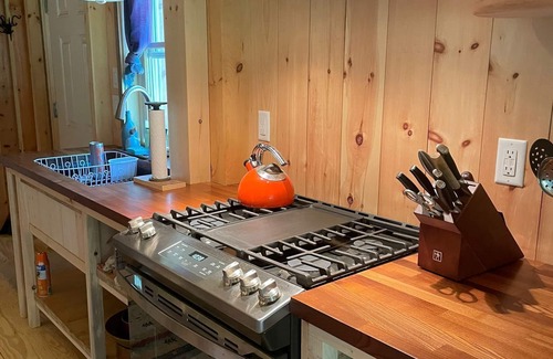 Vineyard Haven Cottage | Cozy New TimberFrame Vineyard Haven!