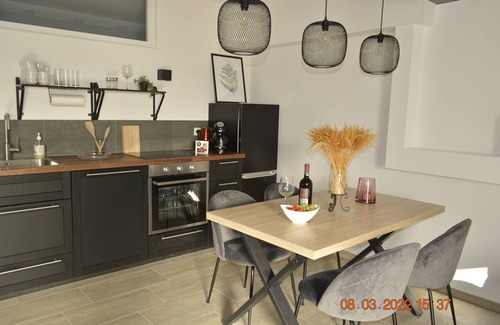 Bornsen Apartment | Cozy newly furnished basement apartment. Close to the city and yet idyllic