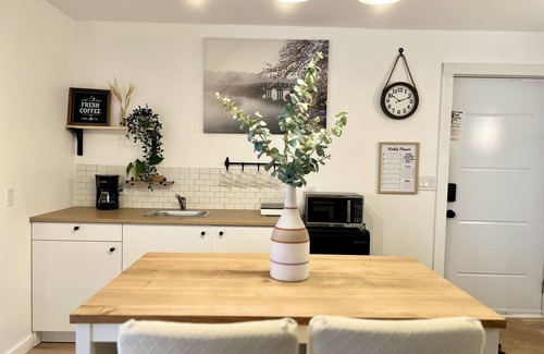 Riverview Cabin | Cozy, nordic guest house located in the heart of Riverview with swimspa.