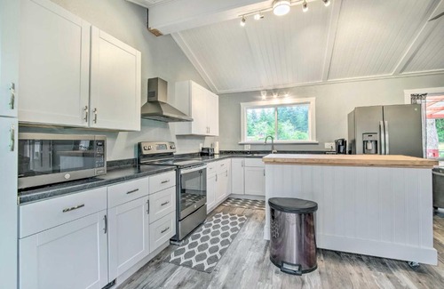 North Bend House | Cozy North Bend Getaway Near Dunes and Ocean!