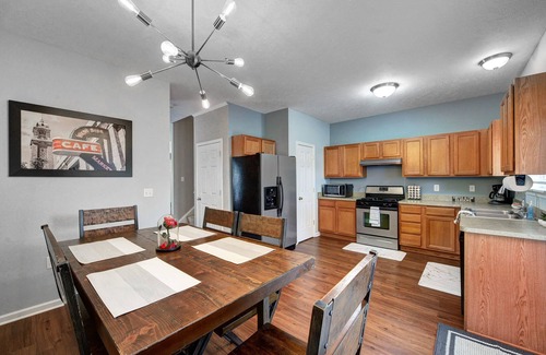Detroit - Shoreway House | Cozy Ohio City home w/Hot Tub & amazing amenities!