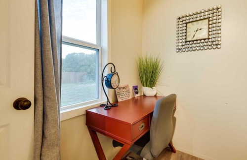 Thackerville House | Cozy Oklahoma Cabin with Fire Pit, Bar and Gas Grill!