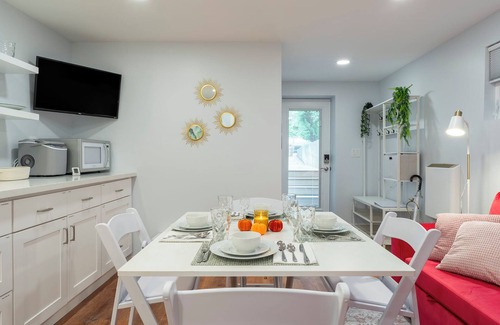 Downtown Seattle Apartment | Cozy One Bedroom Apt - Arboretum/Montlake, UW, Husky Stadium, UWMC, Madison Park