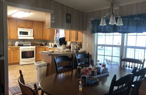 Summerton House | Cozy & Peaceful 3 bed 2 bath On the Water
