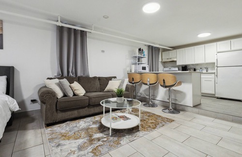 Southeast Yonkers House | Cozy peaceful Yonkers, NY hideaway just 20 minutes from NYC!