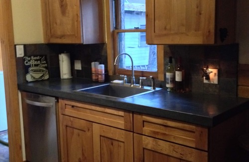 Al Tahoe Cabin | Cozy pet friendly cabin avail for December. Central location near ski resorts